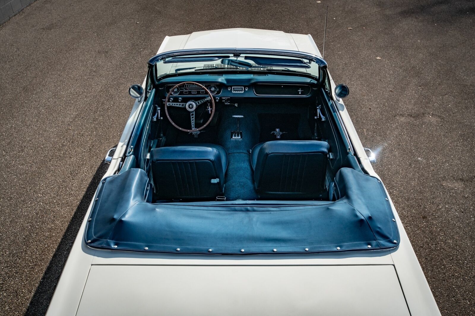 Ford-Mustang-Cabriolet-1965-White-Blue-162491-7