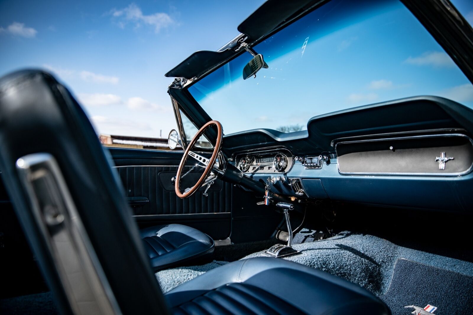 Ford-Mustang-Cabriolet-1965-White-Blue-162491-9