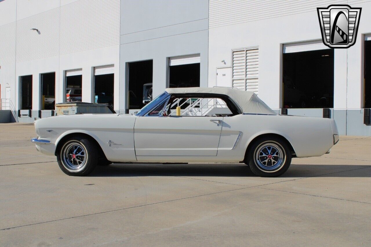 Ford-Mustang-Cabriolet-1965-White-Red-77442-3