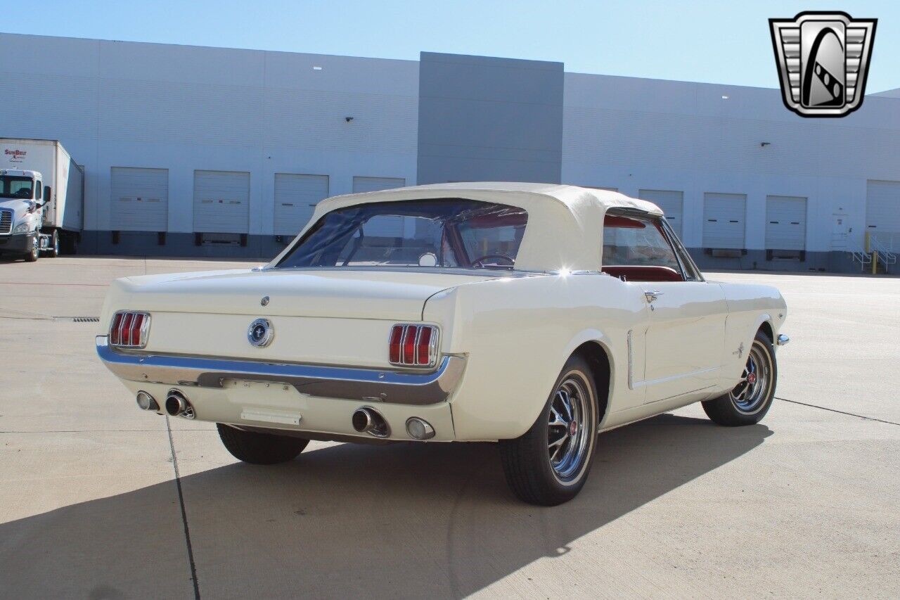 Ford-Mustang-Cabriolet-1965-White-Red-77442-4