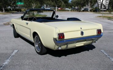 Ford-Mustang-Cabriolet-1965-Yellow-Black-56990-10