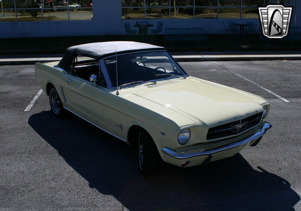 Ford-Mustang-Cabriolet-1965-Yellow-Black-56990-2