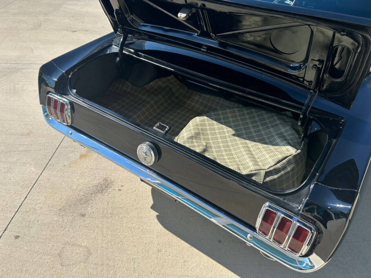 Ford-Mustang-Cabriolet-1966-Black-Black-129607-6