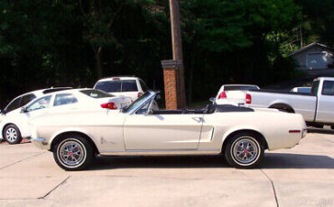 Ford-Mustang-Cabriolet-1968-White-Black-135722-7