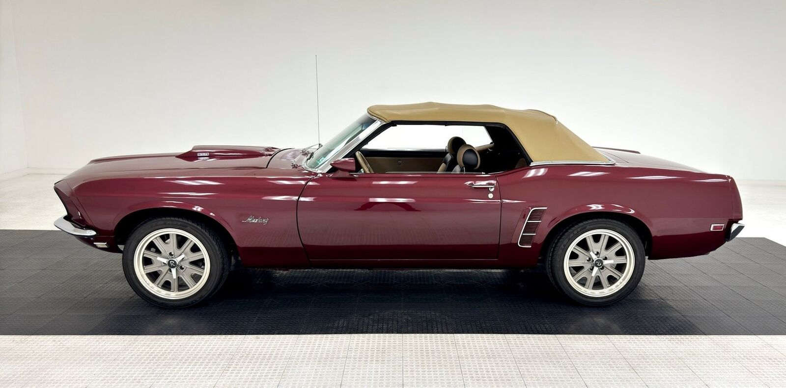 Ford-Mustang-Cabriolet-1969-Maroon-Black-2092-2