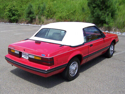 Ford-Mustang-Cabriolet-1983-Red-White-141862-3