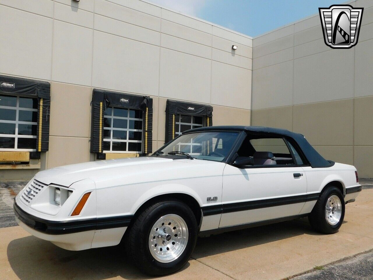 Ford-Mustang-Cabriolet-1984-White-Blue-147397-5