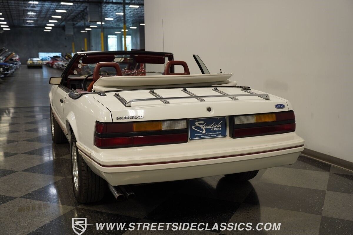 Ford-Mustang-Cabriolet-1984-White-Red-102348-8