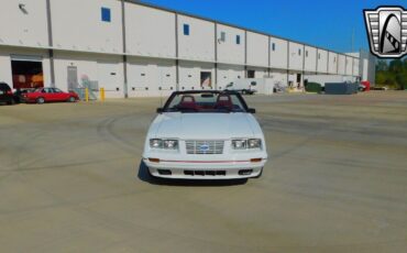 Ford-Mustang-Cabriolet-1984-White-Red-53676-2