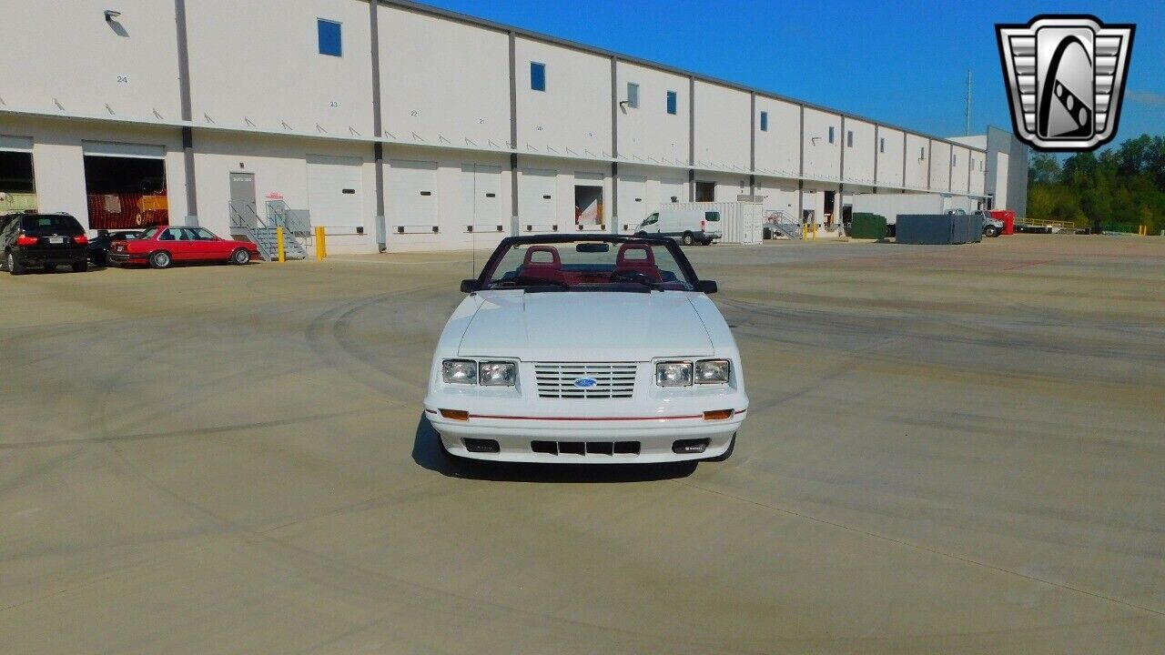 Ford-Mustang-Cabriolet-1984-White-Red-53676-2