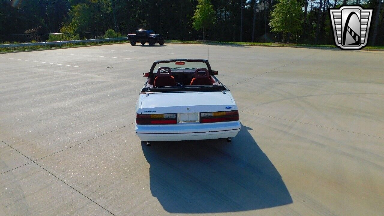 Ford-Mustang-Cabriolet-1984-White-Red-53676-4