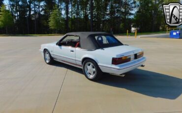 Ford-Mustang-Cabriolet-1984-White-Red-53676-6