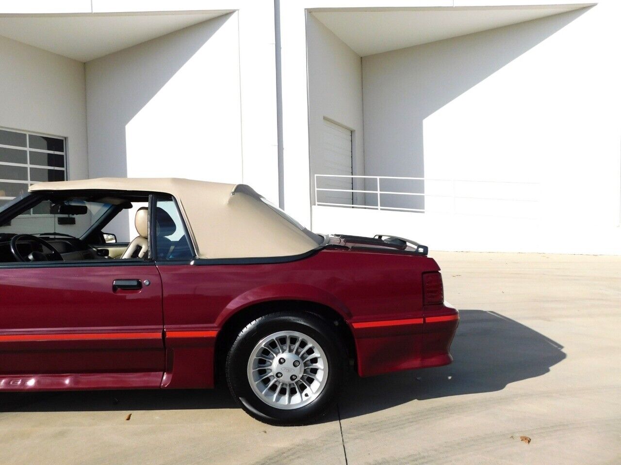 Ford-Mustang-Cabriolet-1987-Red-Beige-pattern-99000-7