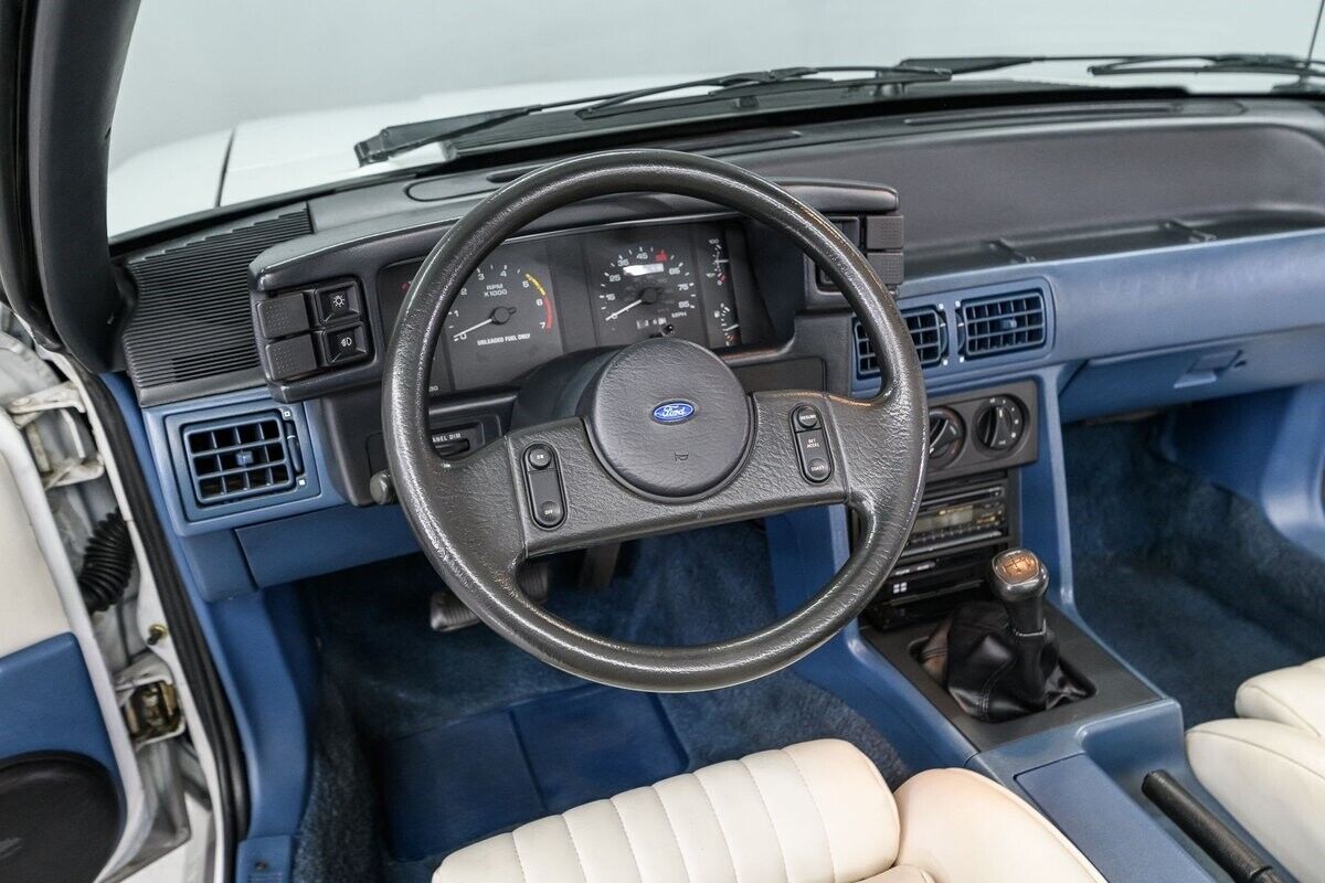 Ford-Mustang-Cabriolet-1988-White-Blue-158171-11