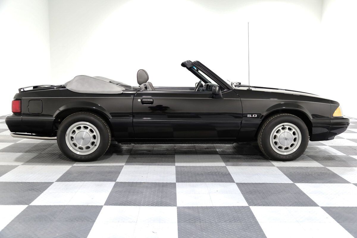 Ford-Mustang-Cabriolet-1989-Black-Black-333-10