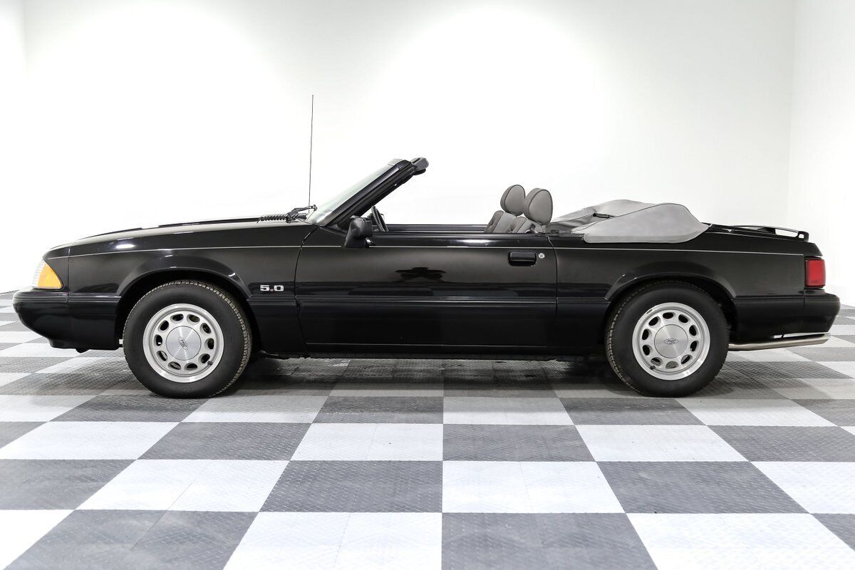 Ford-Mustang-Cabriolet-1989-Black-Black-333-5