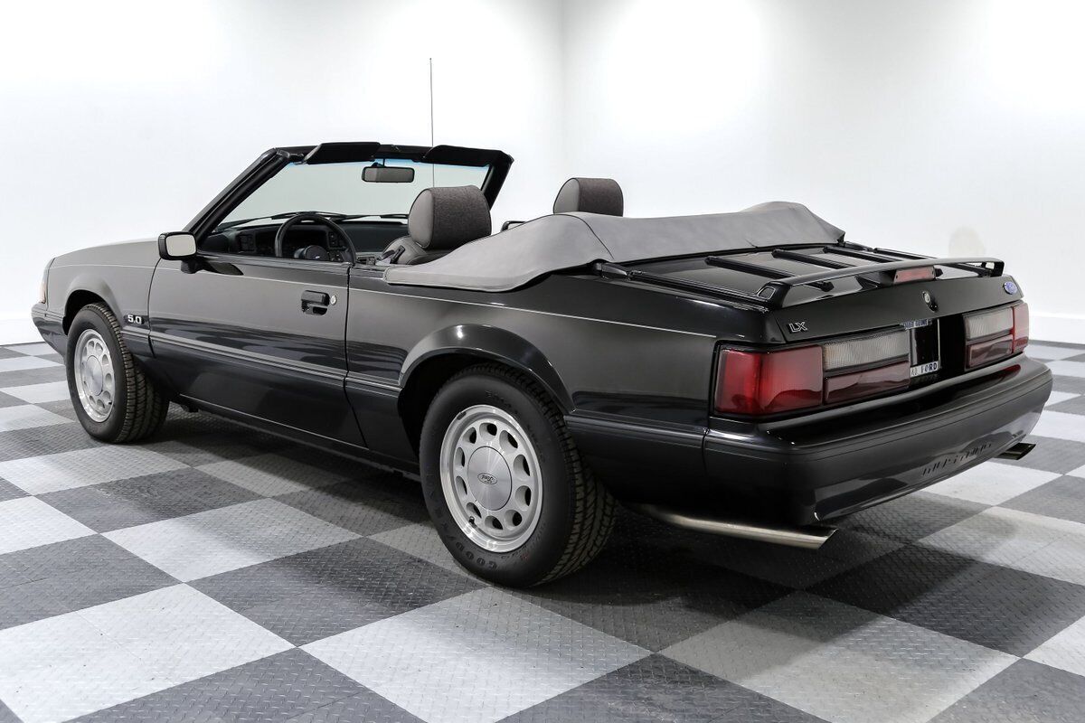 Ford-Mustang-Cabriolet-1989-Black-Black-333-6