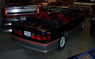 Ford-Mustang-Cabriolet-1989-Black-Red-118430-12