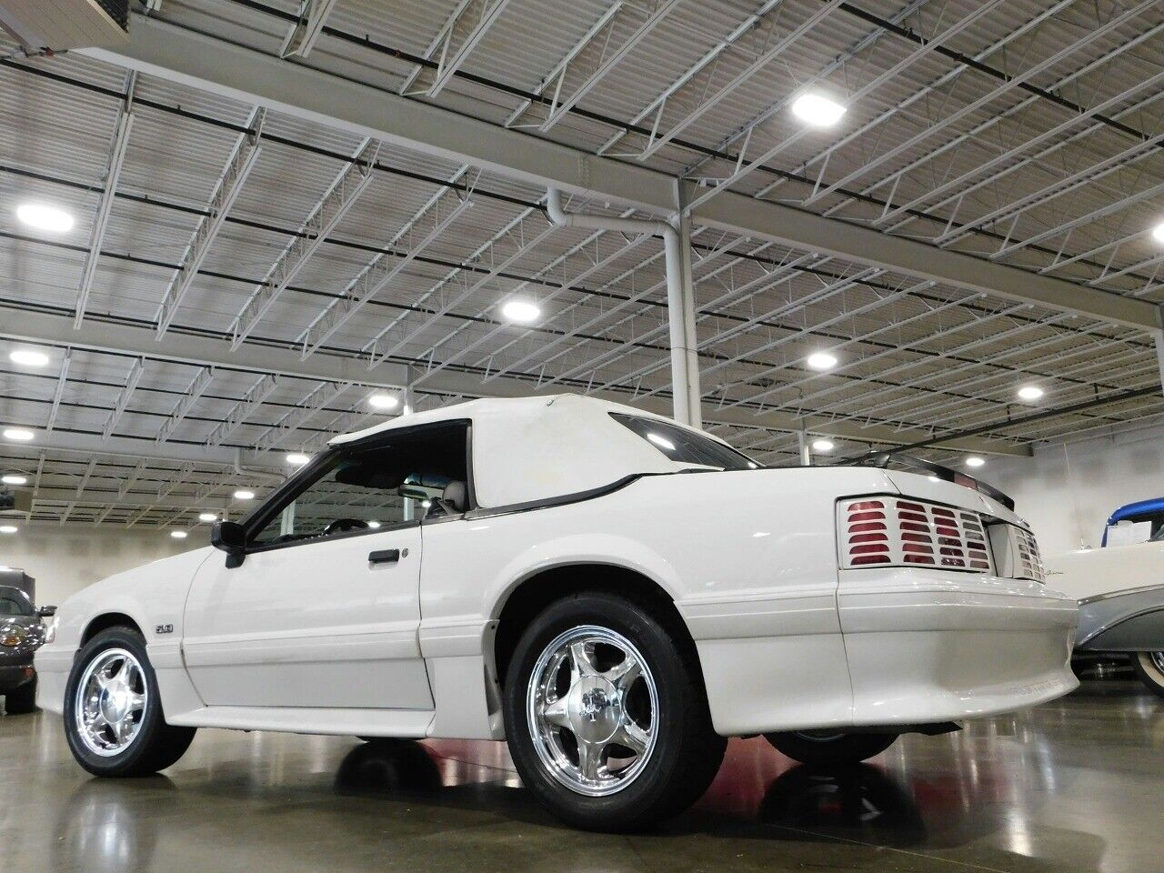 Ford-Mustang-Cabriolet-1990-White-Charcoal-53673-7