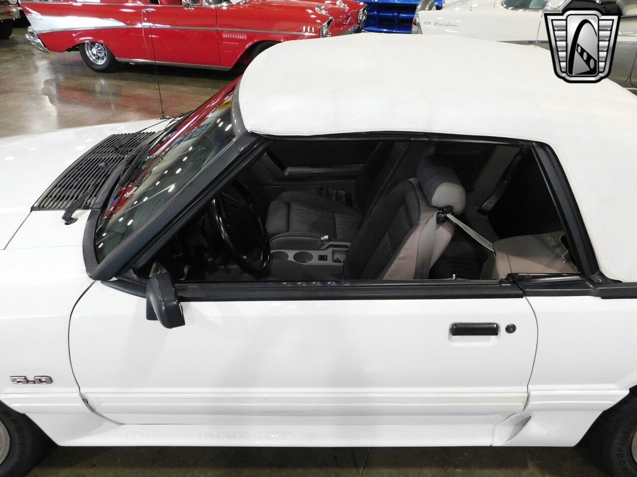 Ford-Mustang-Cabriolet-1990-White-Charcoal-53673-8