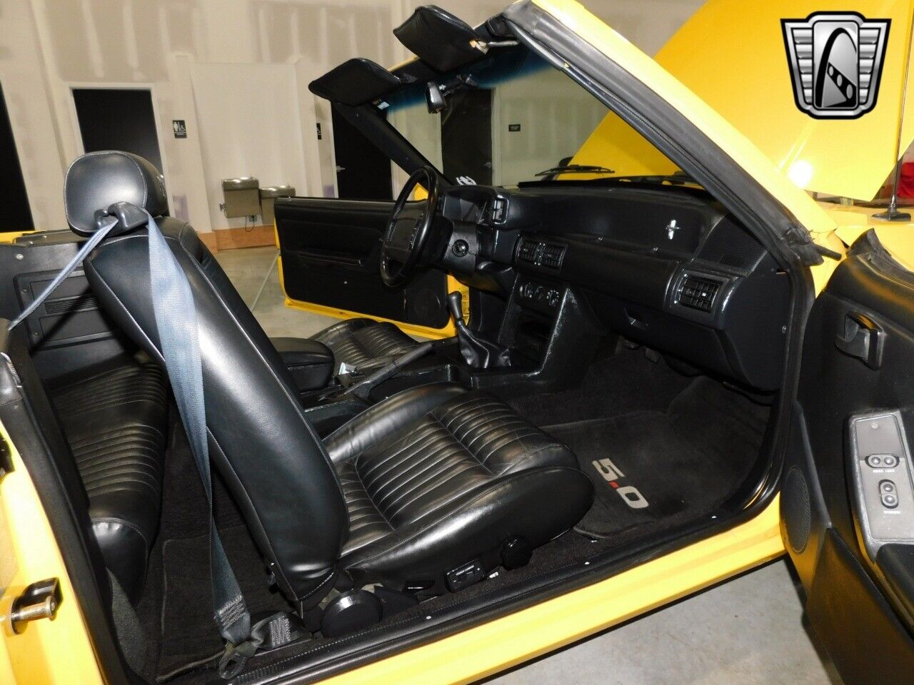 Ford-Mustang-Cabriolet-1993-Yellow-Black-118642-7