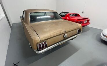 Ford-Mustang-Coupe-1964-Gold-114410-10