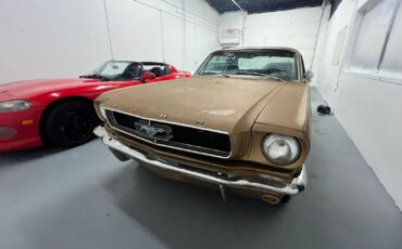 Ford-Mustang-Coupe-1964-Gold-114410-2