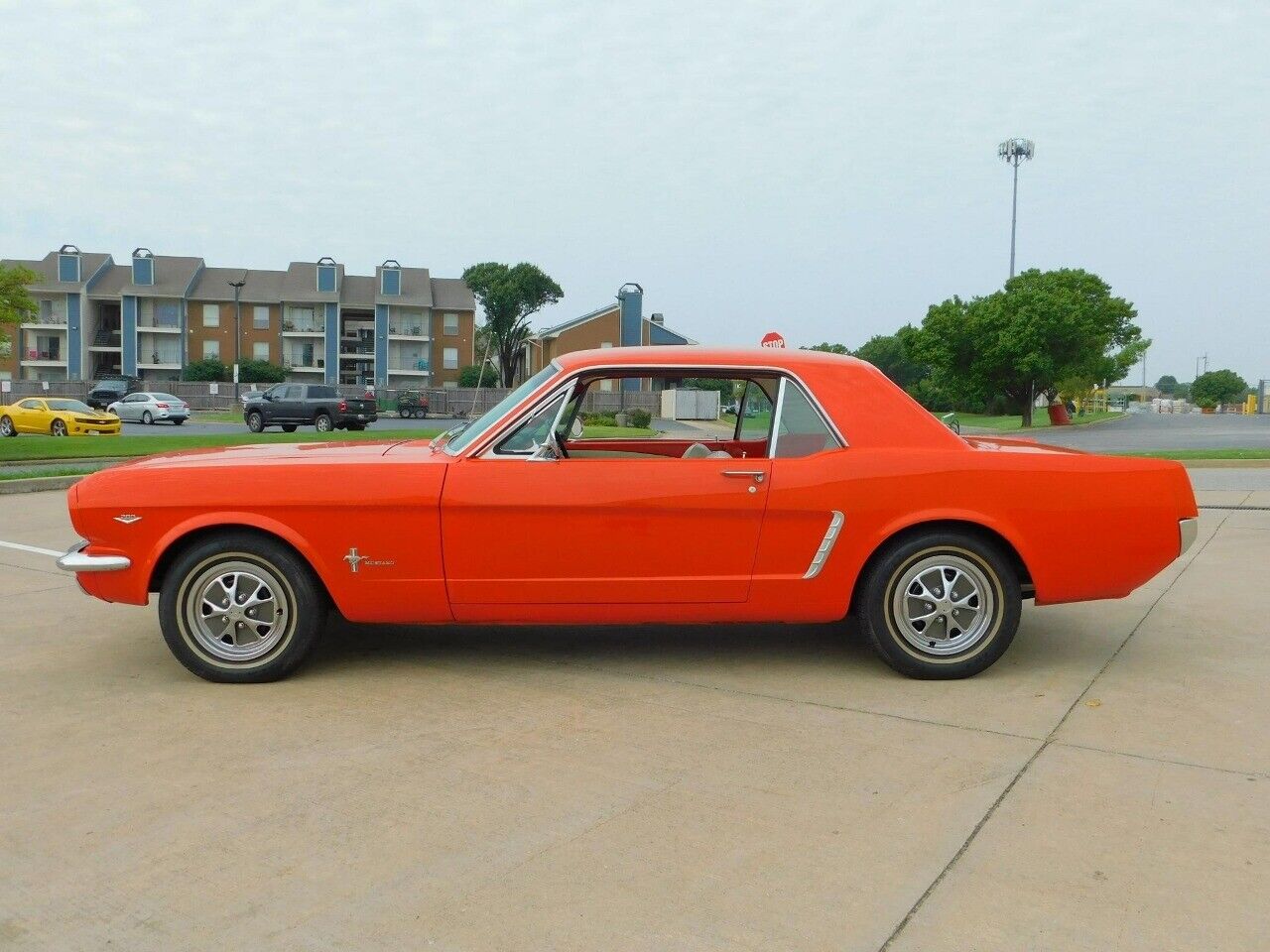 Ford-Mustang-Coupe-1965-Orange-White-69593-3