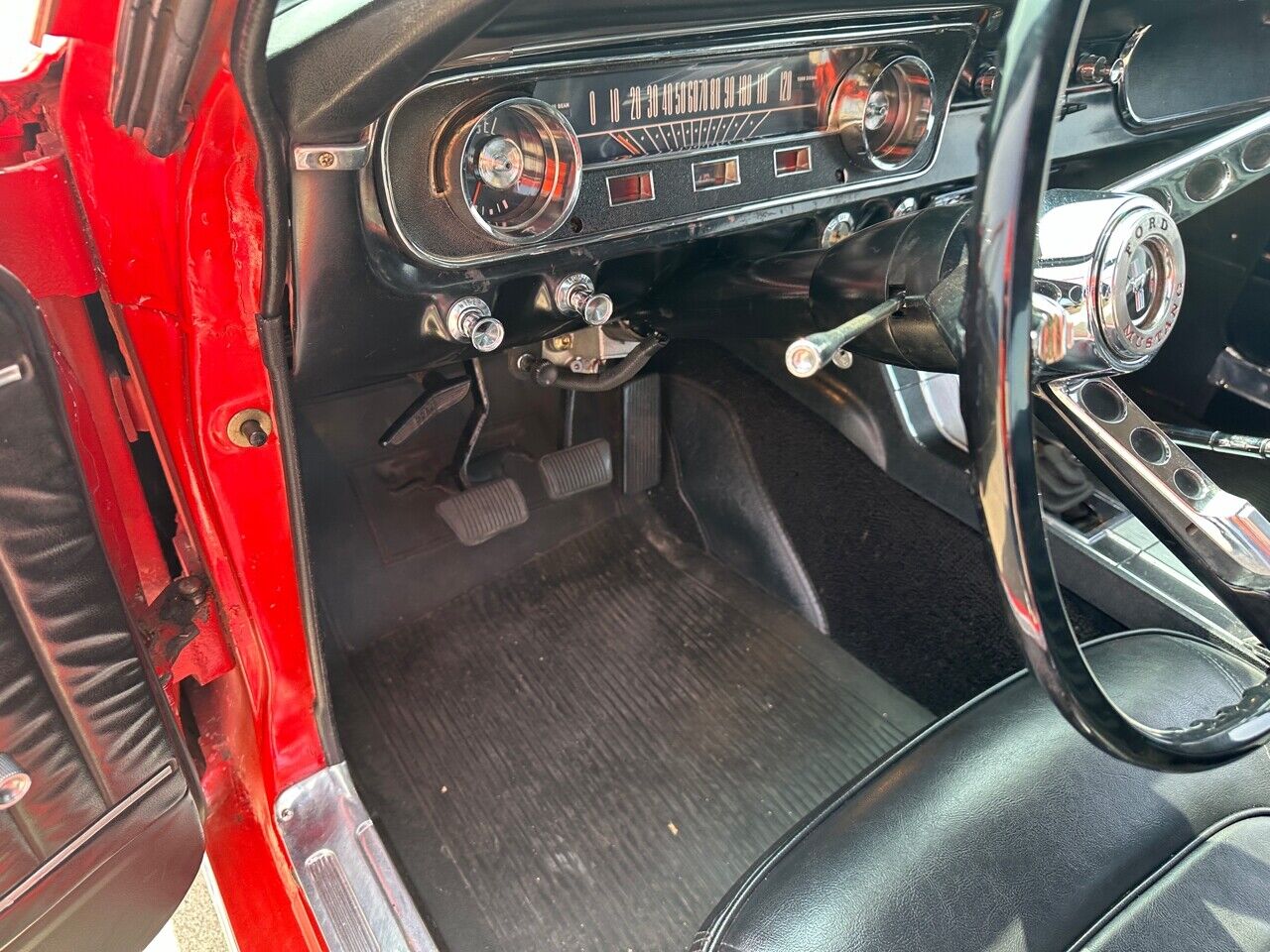 Ford-Mustang-Coupe-1965-Red-Black-107044-27