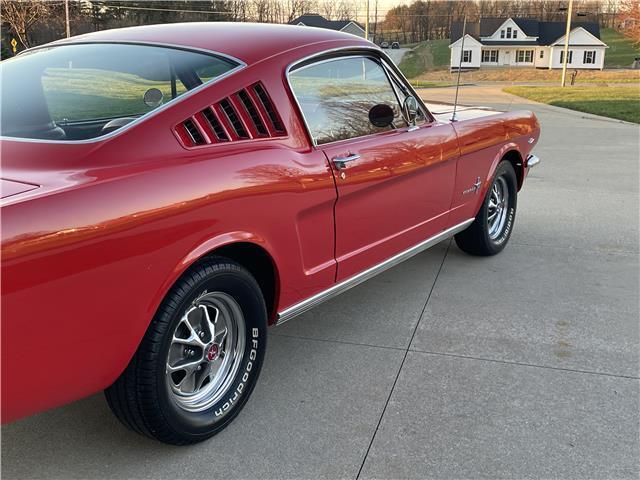 Ford-Mustang-Coupe-1965-Red-Red-2253-4