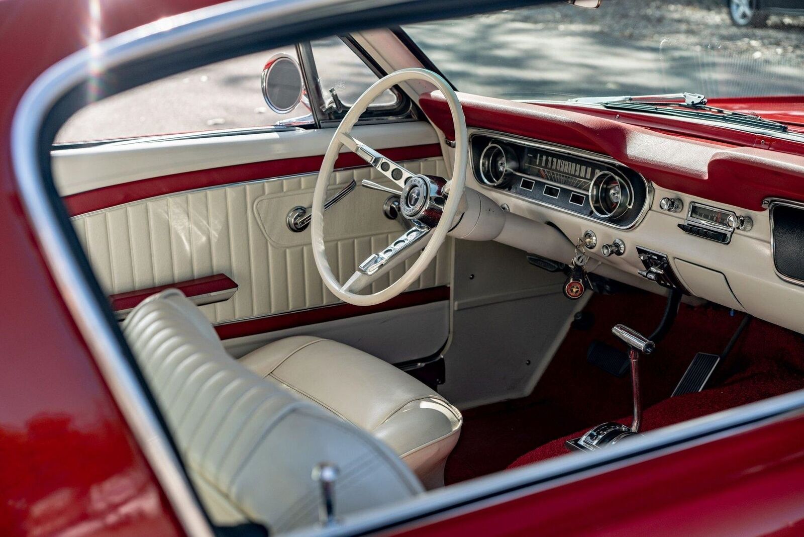 Ford-Mustang-Coupe-1965-Red-White-122598-7