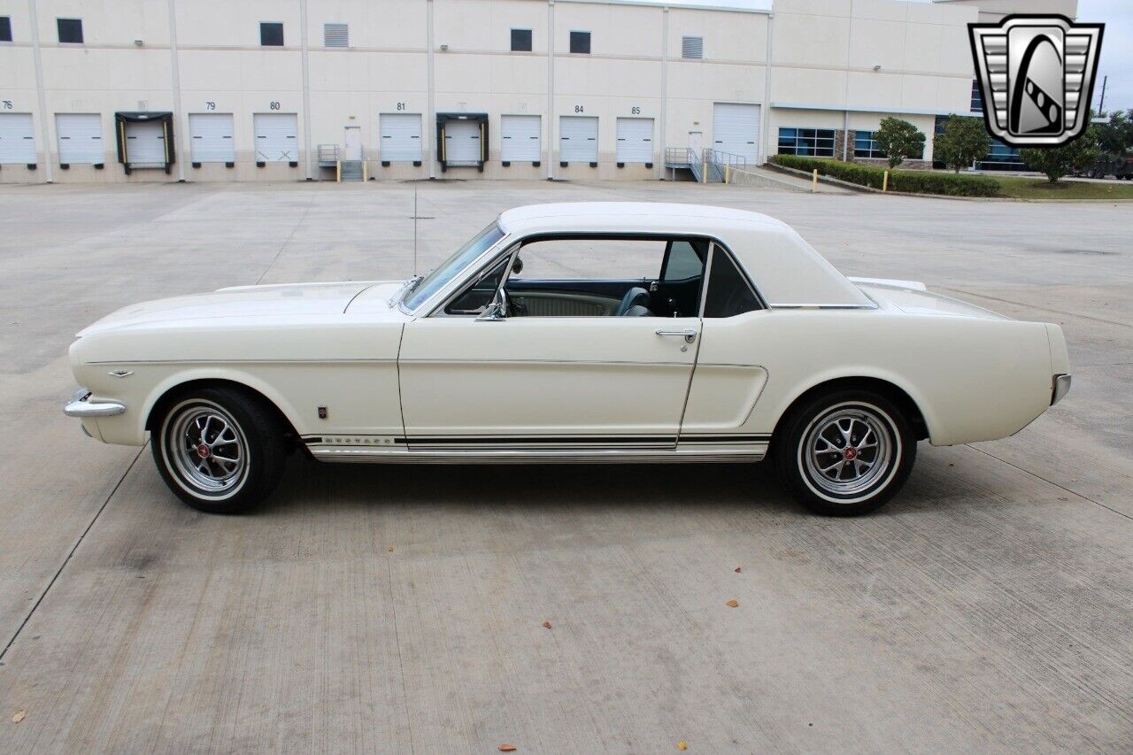 Ford-Mustang-Coupe-1965-White-Blue-33627-2