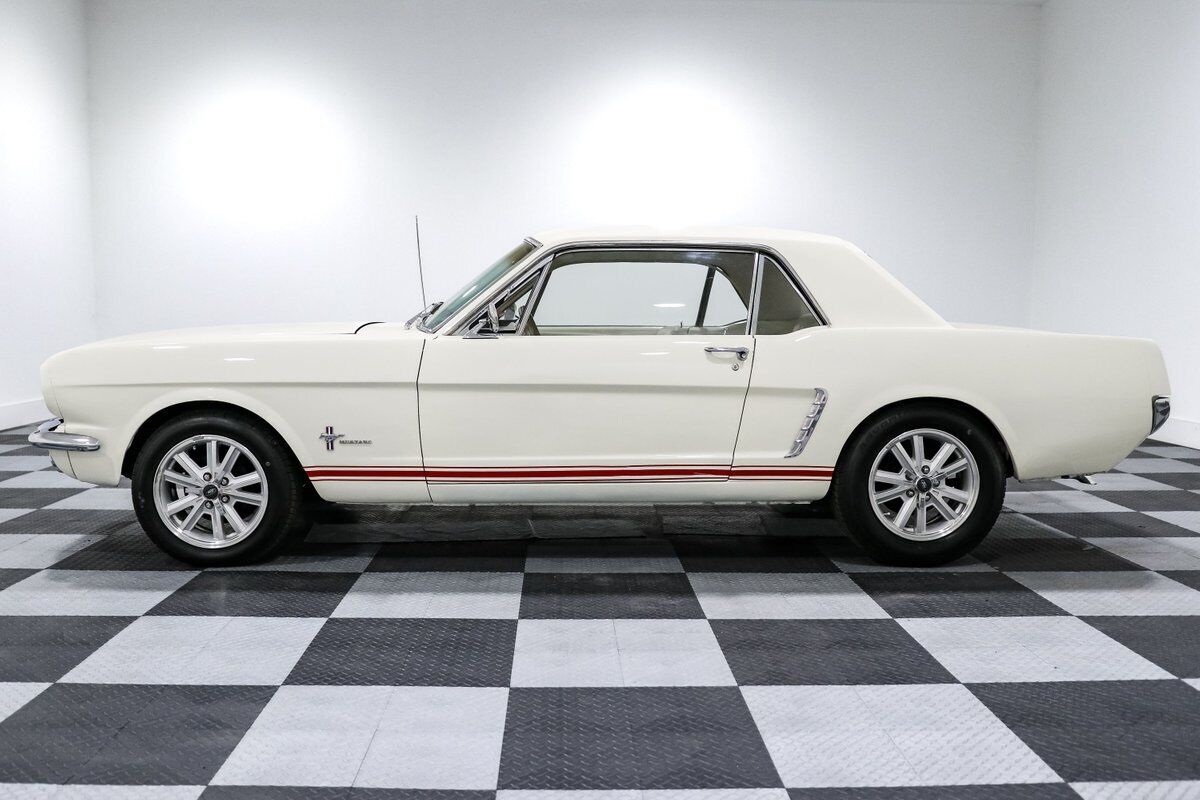 Ford-Mustang-Coupe-1965-White-White-110527-3