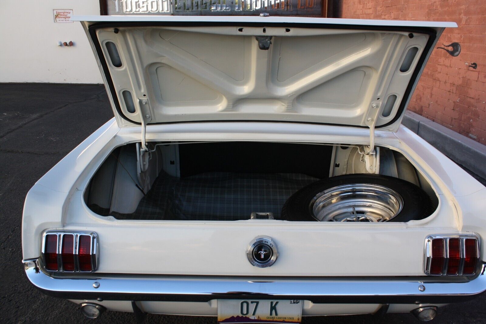 Ford-Mustang-Coupe-1965-White-White-54525-14