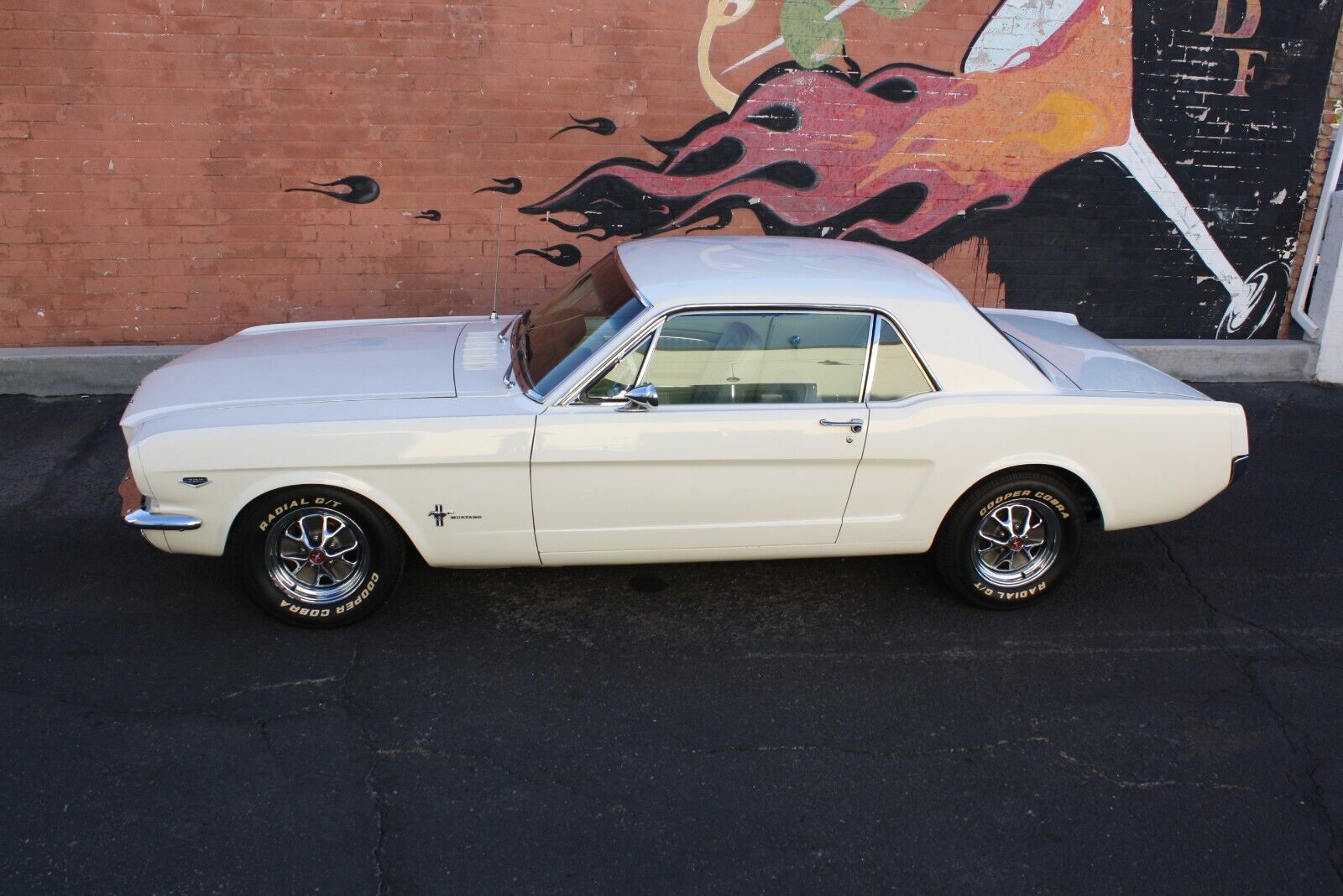 Ford-Mustang-Coupe-1965-White-White-54525-19