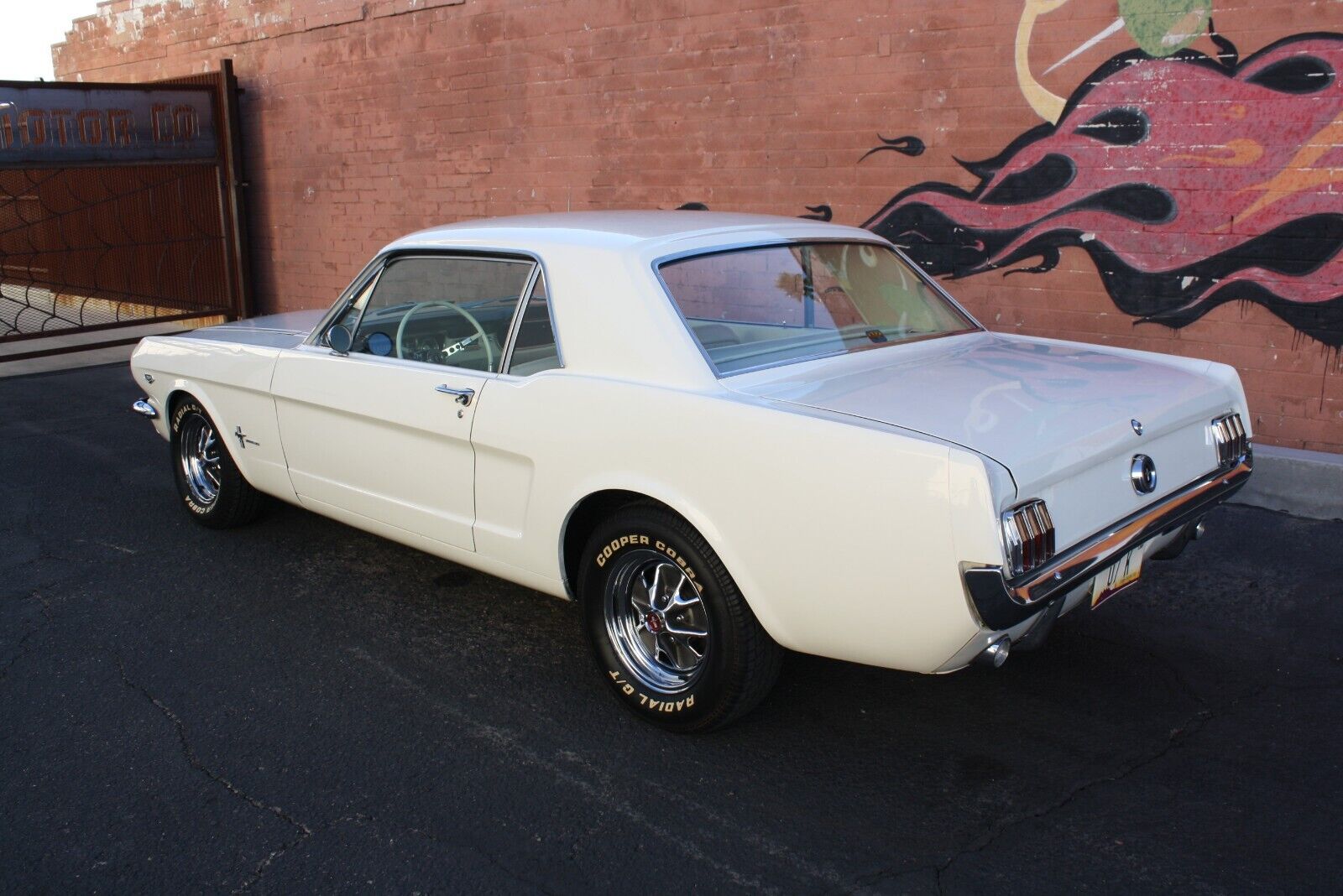 Ford-Mustang-Coupe-1965-White-White-54525-2