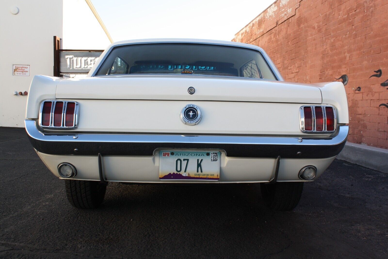 Ford-Mustang-Coupe-1965-White-White-54525-3