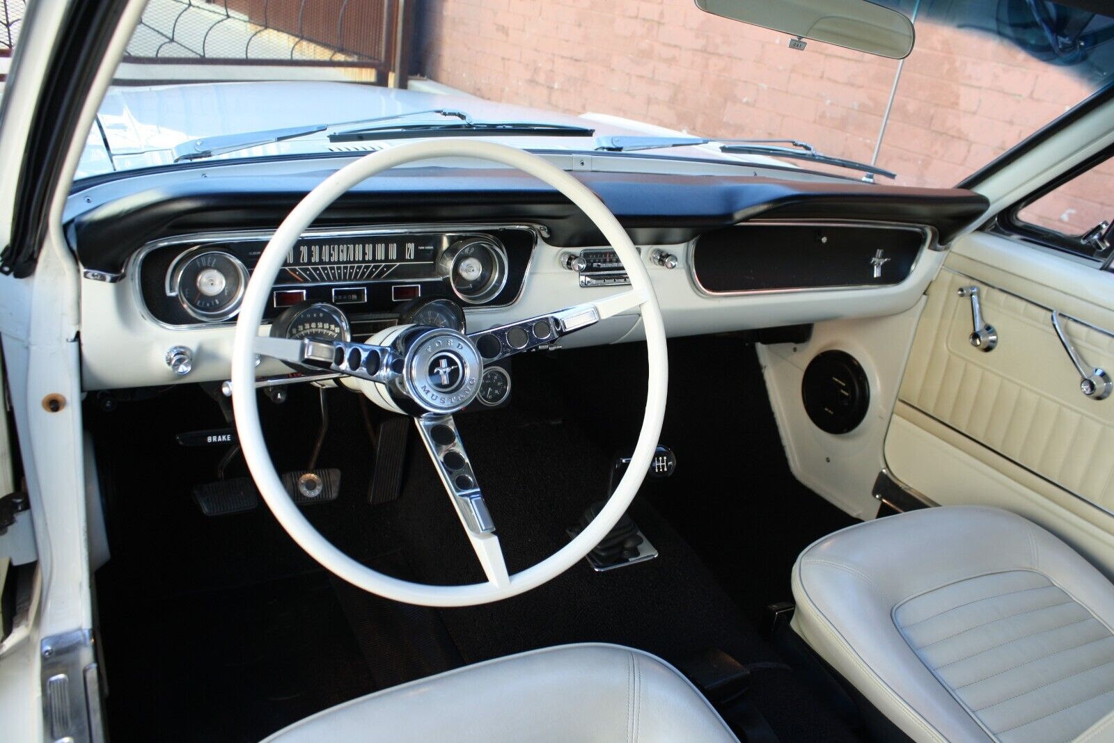 Ford-Mustang-Coupe-1965-White-White-54525-8