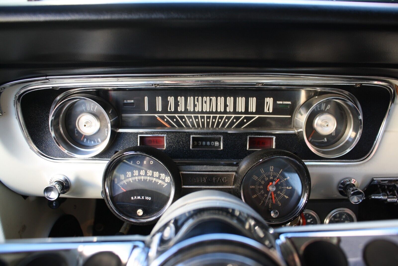 Ford-Mustang-Coupe-1965-White-White-54525-9