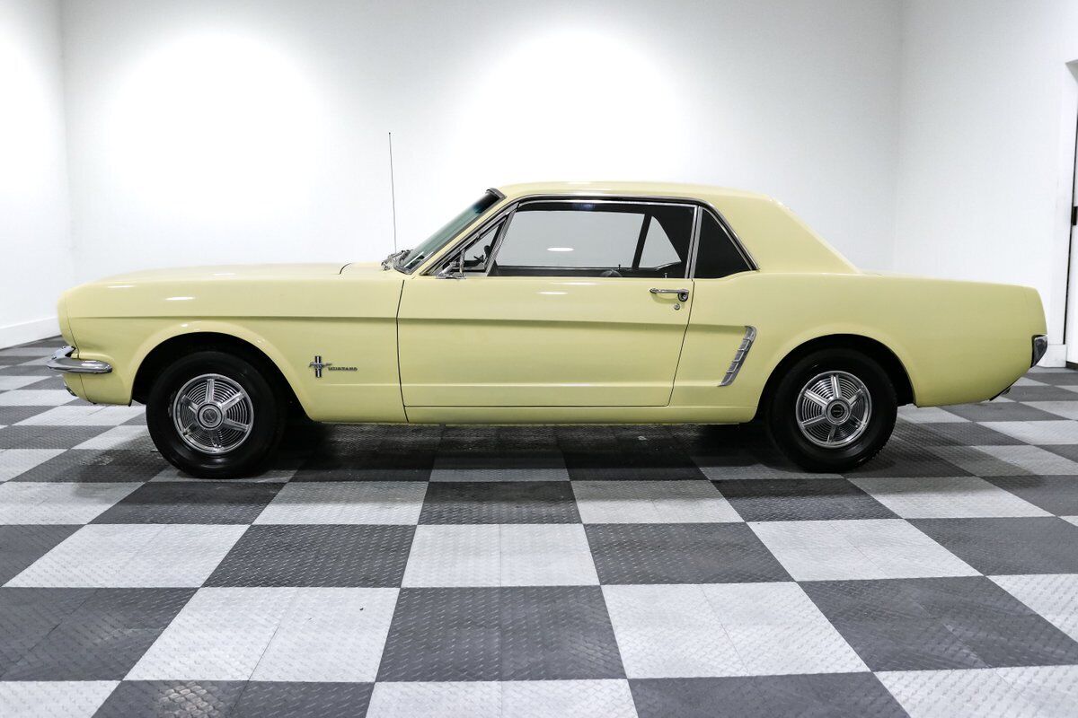 Ford-Mustang-Coupe-1965-Yellow-Black-106675-4