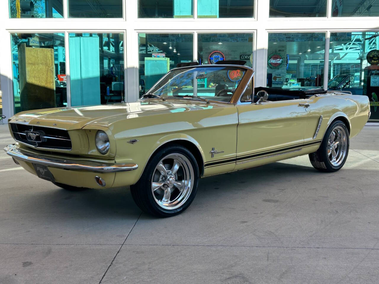 Ford-Mustang-Coupe-1965-Yellow-Black-51139-11