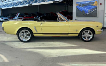 Ford-Mustang-Coupe-1965-Yellow-Black-51139-3