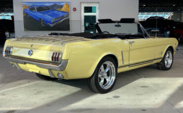 Ford-Mustang-Coupe-1965-Yellow-Black-51139-4