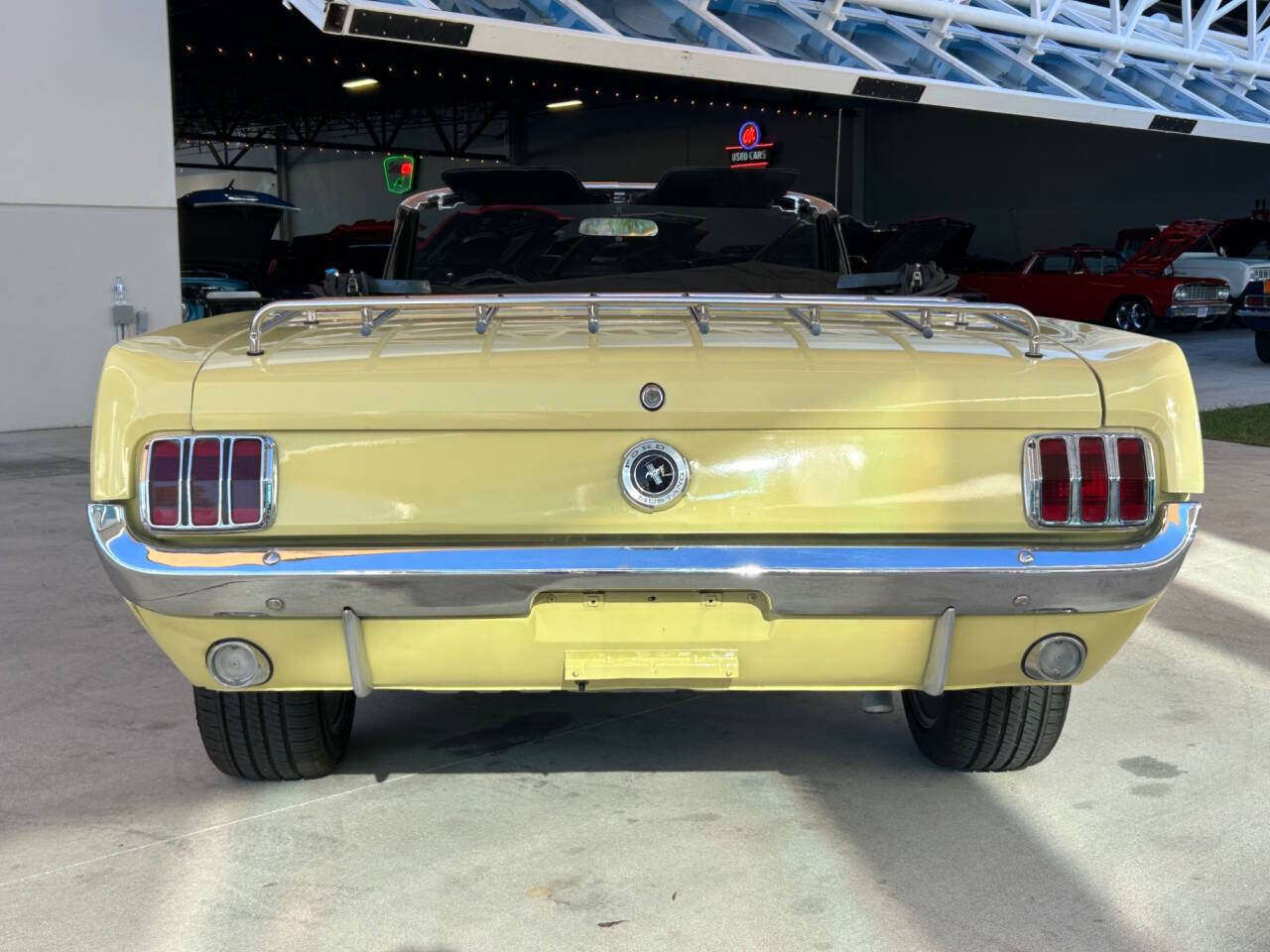 Ford-Mustang-Coupe-1965-Yellow-Black-51139-5