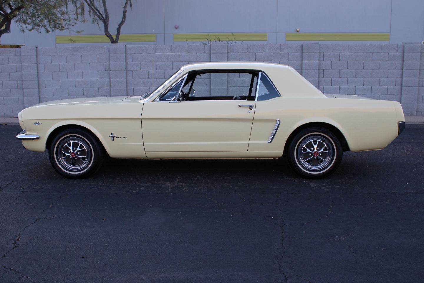 Ford-Mustang-Coupe-1965-Yellow-Black-86034-5