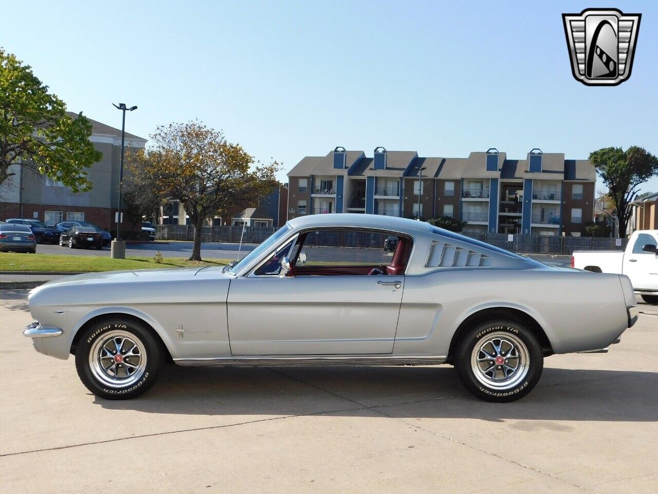 Ford-Mustang-Coupe-1966-Gray-Red-80952-3