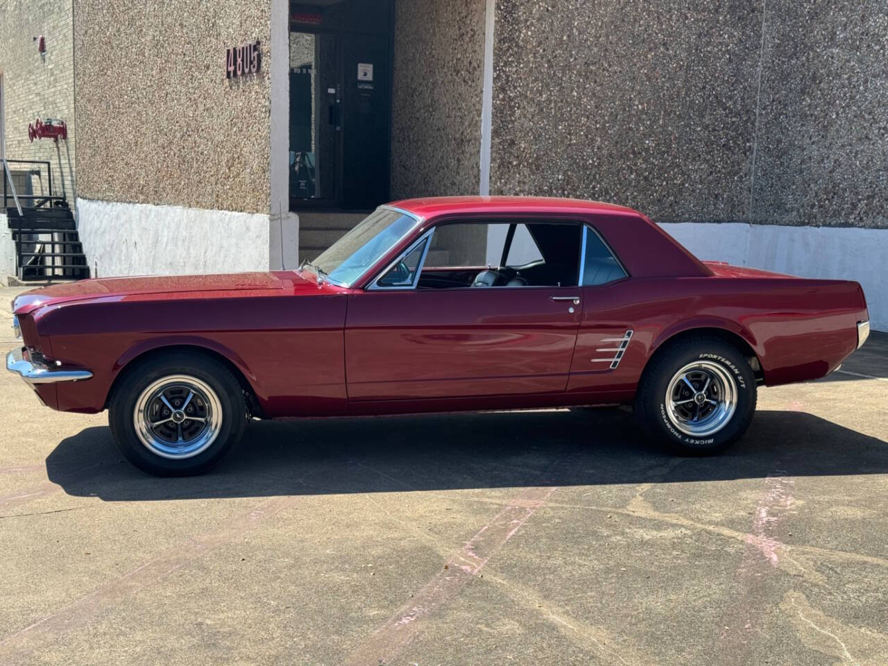 Ford-Mustang-Coupe-1966-Maroon-Black-18-1