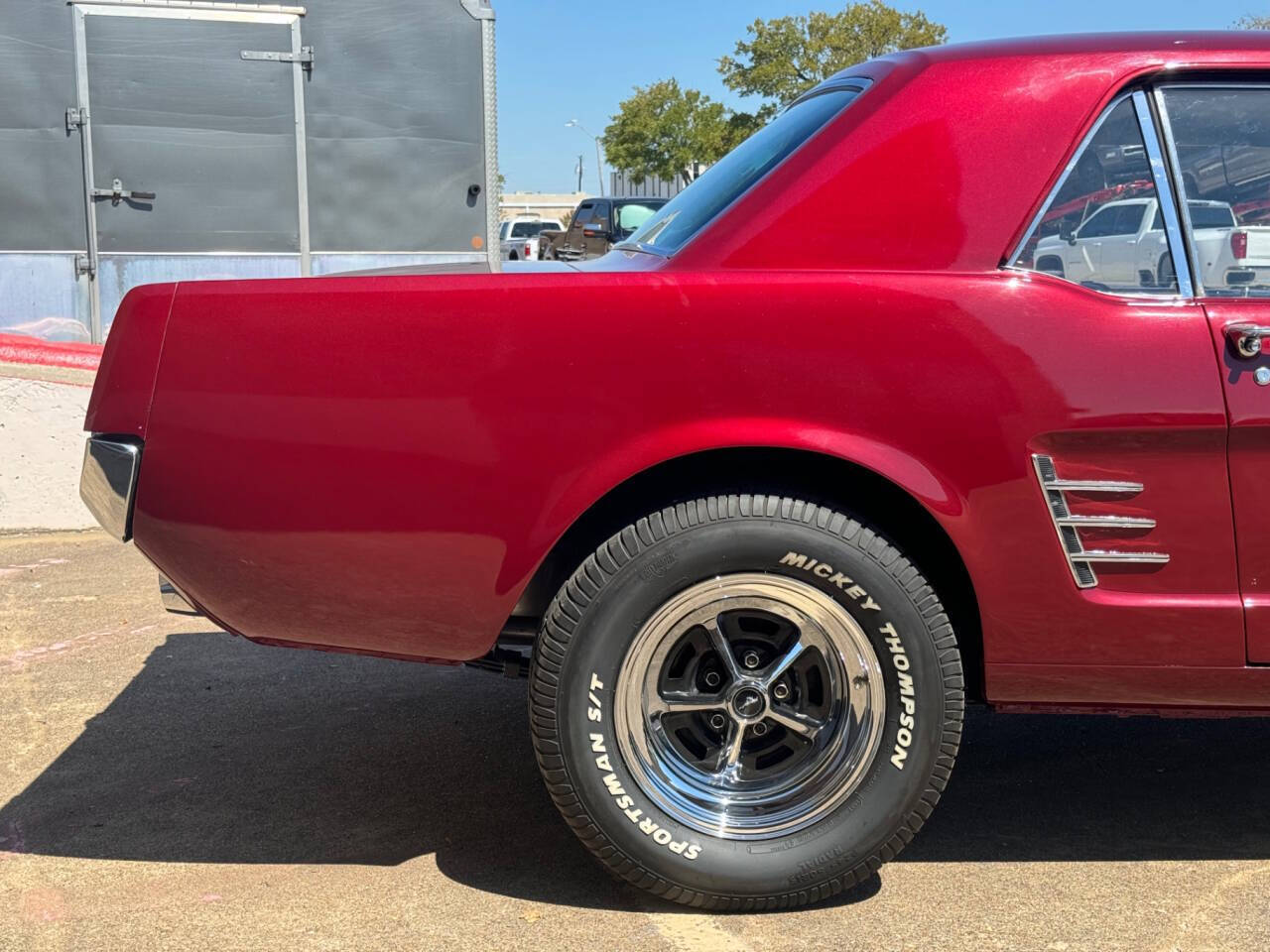 Ford-Mustang-Coupe-1966-Maroon-Black-18-10