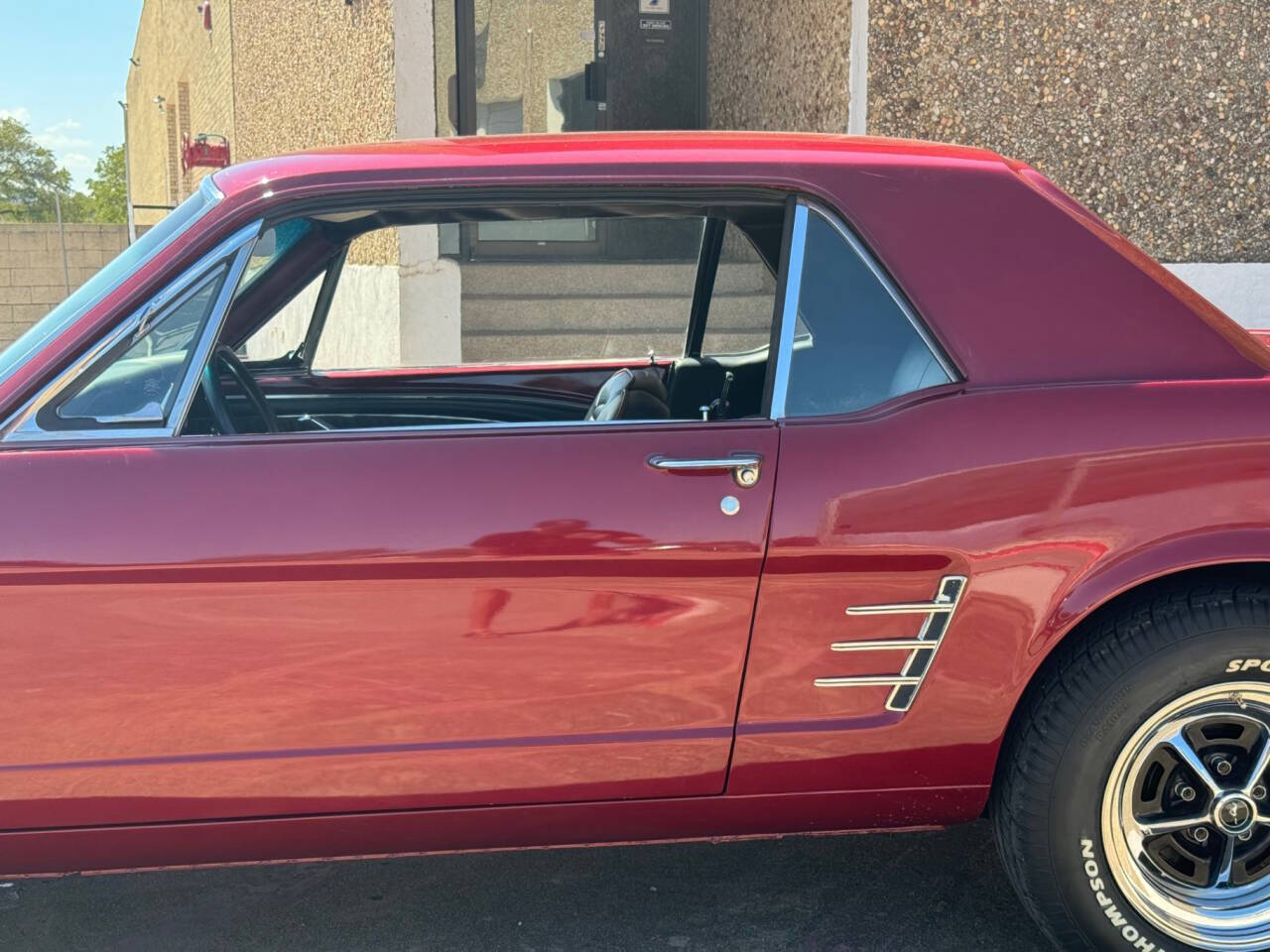 Ford-Mustang-Coupe-1966-Maroon-Black-18-5