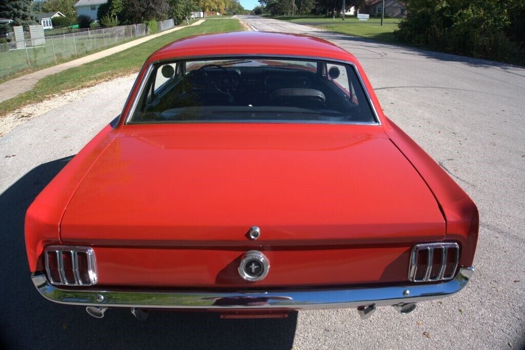 Ford-Mustang-Coupe-1966-Red-Black-106453-4